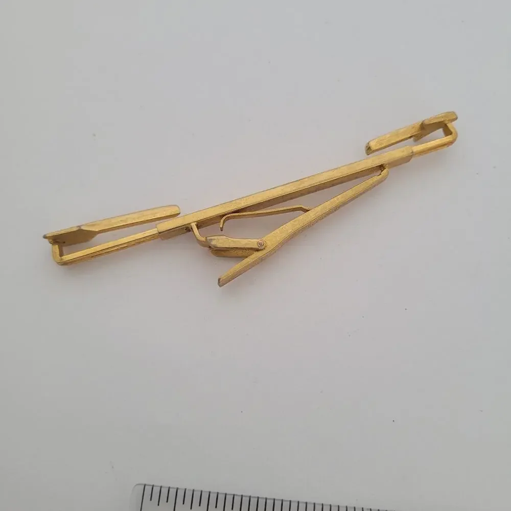 Miss Osaka Gold Plated Tone Tie Bar Expendable‎ Clip Vintage Arrow 70s Retro